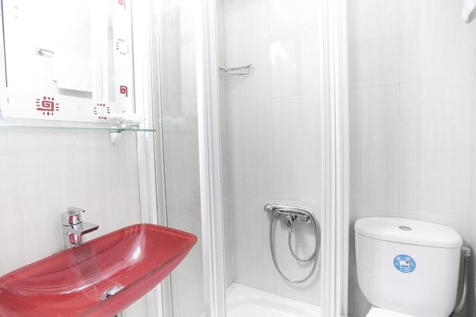 Imagen de la habitación del Hostal CH La Bañezana. Foto 13