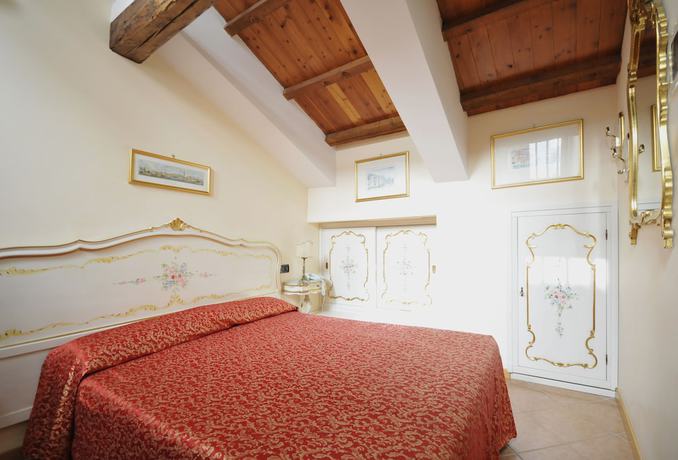 Imagen de la habitación del Hostal Ca' Leon D'Oro. Foto 3