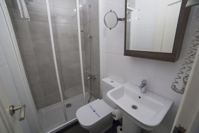 Imagen de la habitación del Hostal Cabo Mayor. Foto 10