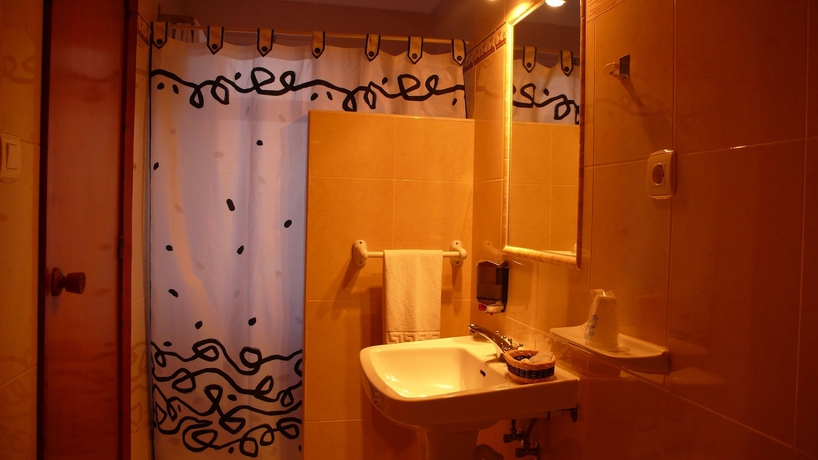 Imagen de la habitación del Hostal Cabrera. Foto 9