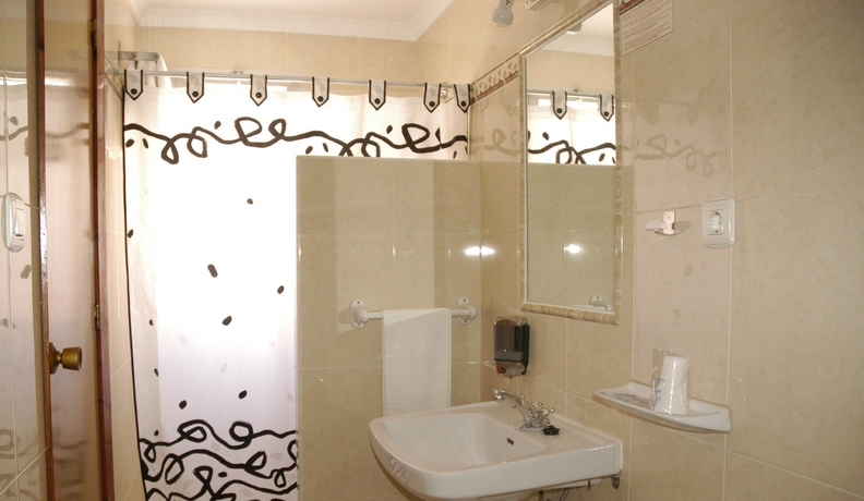 Imagen de la habitación del Hostal Cabrera. Foto 12