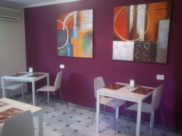 Imagen del bar/restaurante del Hostal Cabrera. Foto 3