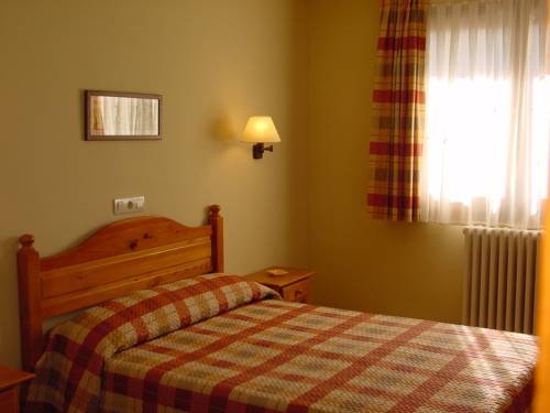 Imagen de los exteriores del Hostal Cal Batista. Foto 10