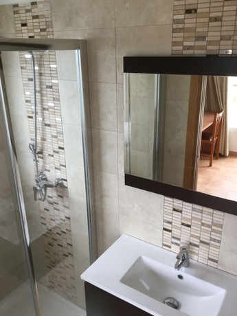 Imagen de la habitación del Hostal Cala Boix. Foto 6