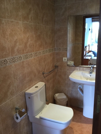 Imagen de la habitación del Hostal Cala Boix. Foto 10