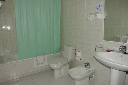 Imagen de los interiores del Hostal Cala Es Pujols. Foto 10