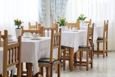 Imagen del bar/restaurante del Hostal Cala Es Pujols. Foto 6