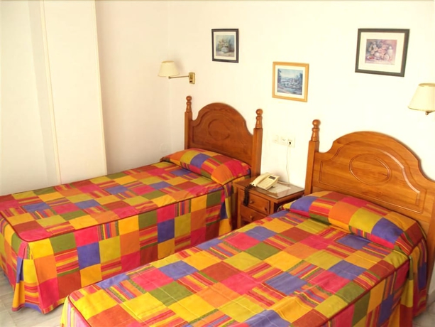 Imagen de la habitación del Hostal Camino Real, Granada. Foto 5
