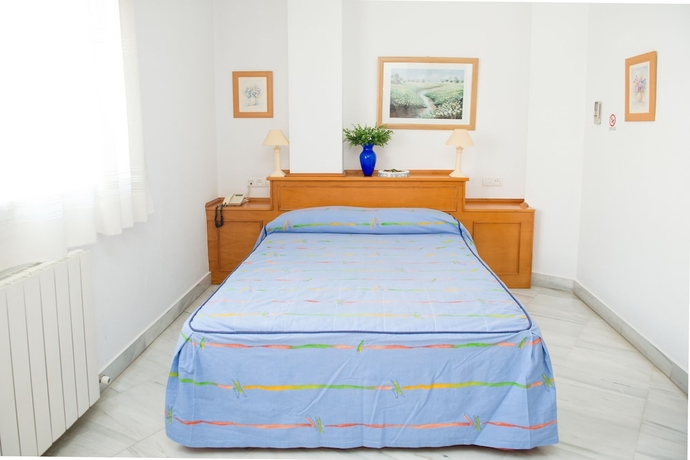 Imagen de la habitación del Hostal Camino Real, Granada. Foto 10