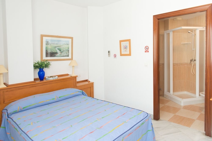 Imagen de la habitación del Hostal Camino Real, Granada. Foto 12