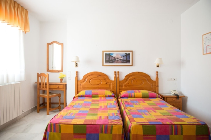 Imagen de la habitación del Hostal Camino Real, Granada. Foto 15
