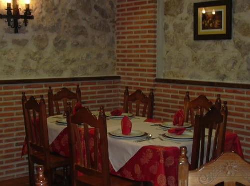 Imagen del bar/restaurante del Hostal Camino Real, Pedrajas de San Esteban. Foto 2