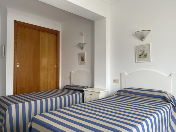 Imagen de la habitación del Hostal Can Gallu. Foto 10