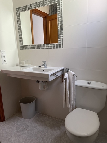 Imagen de la habitación del Hostal Can Gallu. Foto 18