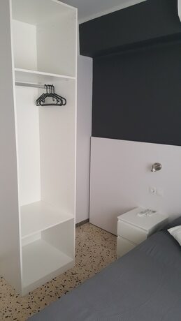 Imagen de la habitación del Hostal Can Joanet. Foto 17