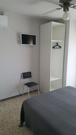 Imagen de la habitación del Hostal Can Joanet. Foto 20
