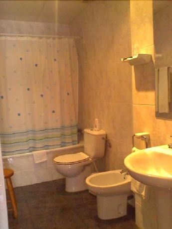 Imagen de la habitación del Hostal Can Josep. Foto 7