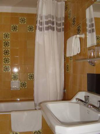Imagen de la habitación del Hostal Can Massot. Foto 4