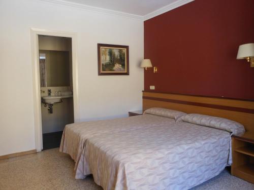 Imagen de la habitación del Hostal Can Pou. Foto 5