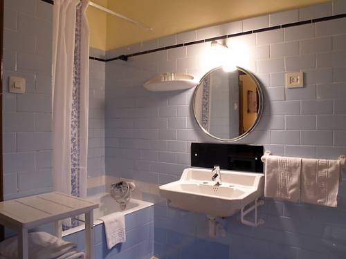 Imagen general del Hostal Canigó. Foto 8