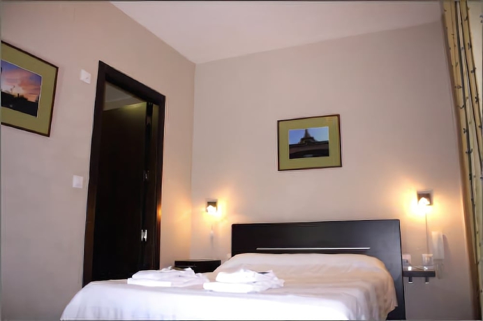 Imagen de la habitación del Hostal Carlos I, La L&iacute;nea de la Concepci&oacute;n. Foto 8