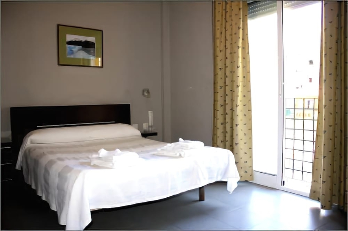 Imagen general del Hostal Carlos I, La L&iacute;nea de la Concepci&oacute;n. Foto 1