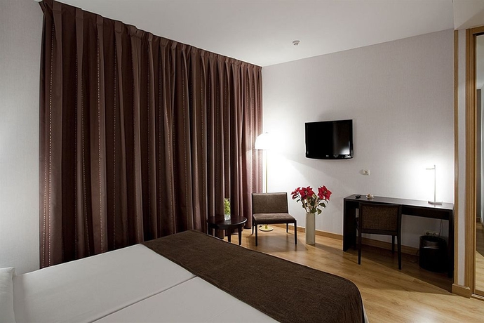 Imagen de la habitación del Hostal Carlos III, Getafe. Foto 4