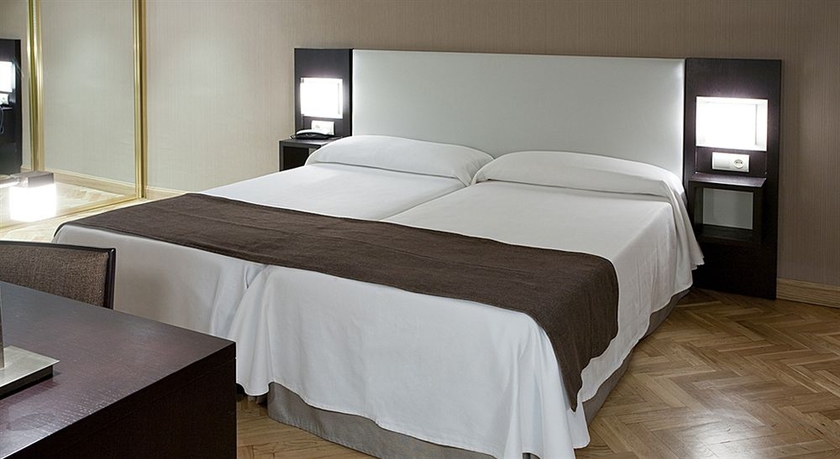 Imagen de la habitación del Hostal Carlos III, Getafe. Foto 7