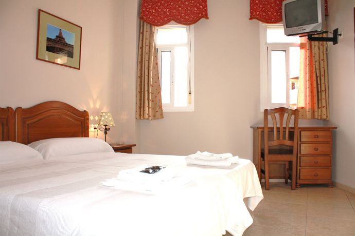 Imagen de la habitación del Hostal Carlos Ii. Foto 3