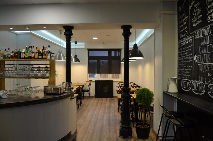 Imagen del bar/restaurante del Hostal Carlos V, Puebla de Sanabria. Foto 2