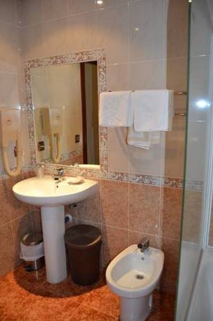 Imagen de la habitación del Hostal Carlos V, Puebla de Sanabria. Foto 7