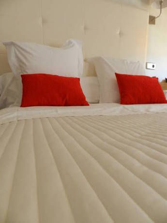 Imagen de la habitación del Hostal Carlos V, Puebla de Sanabria. Foto 9