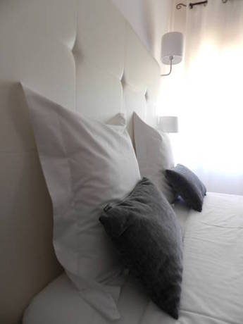 Imagen de la habitación del Hostal Carlos V, Puebla de Sanabria. Foto 10