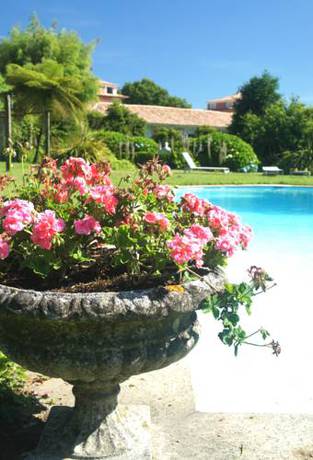 Imagen de la piscina del Hostal Casa De Sezim. Foto 12