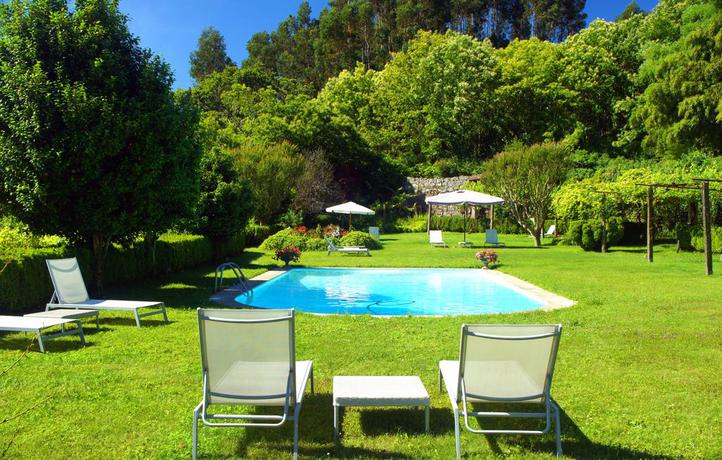 Imagen de la piscina del Hostal Casa De Sezim. Foto 13