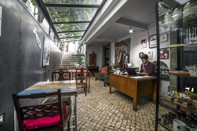 Imagen de los interiores del Hostal Casa Do Bairro By Shiadu. Foto 19