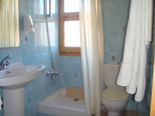 Imagen de la habitación del Hostal Casa Joan. Foto 6