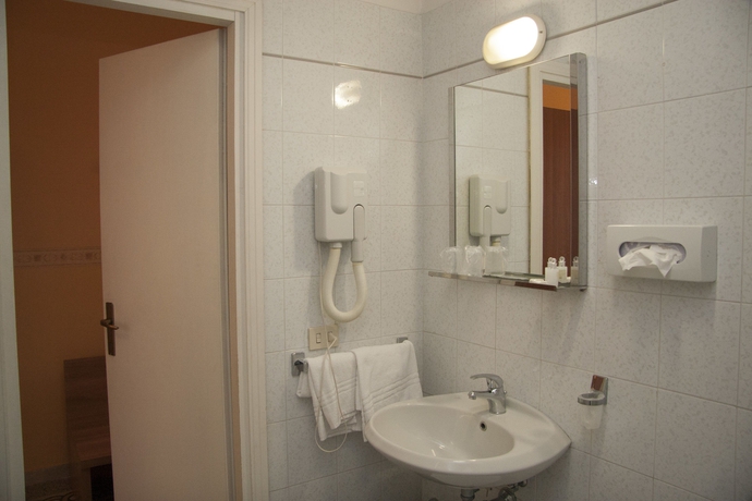 Imagen de la habitación del Hostal Casa La Salle. Foto 7