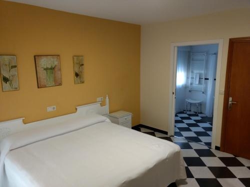 Imagen de la habitación del Hostal Casa Mariñan. Foto 9