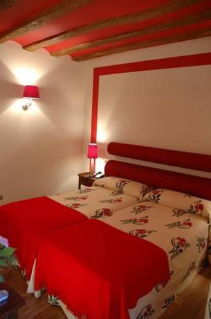 Imagen de la habitación del Hostal Casa Masip. Foto 14