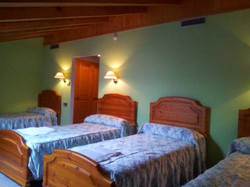 Imagen de la habitación del Hostal Casa Ram&oacute;n, Quintanar de la Sierra. Foto 9