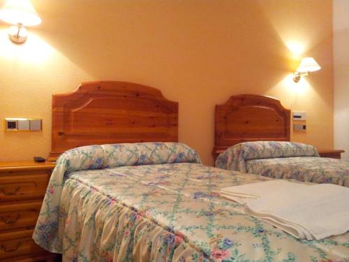 Imagen de la habitación del Hostal Casa Ram&oacute;n, Quintanar de la Sierra. Foto 13