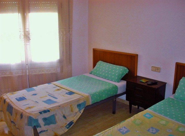Imagen de la habitación del Hostal Cassà. Foto 5