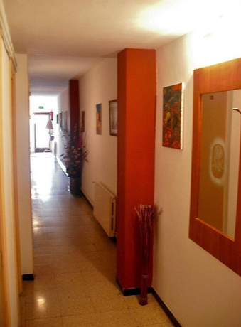 Imagen de los interiores del Hostal Cassà. Foto 10