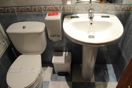 Imagen de la habitación del Hostal Castilla, Benavente. Foto 2