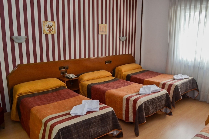 Imagen de la habitación del Hostal Catalu&ntilde;a. Foto 2