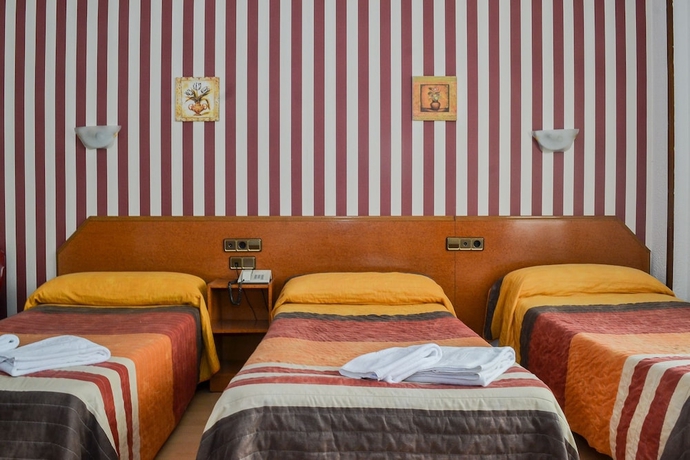 Imagen de la habitación del Hostal Catalu&ntilde;a. Foto 5