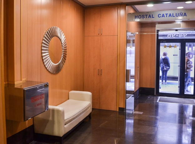 Imagen de los interiores del Hostal Catalu&ntilde;a. Foto 10