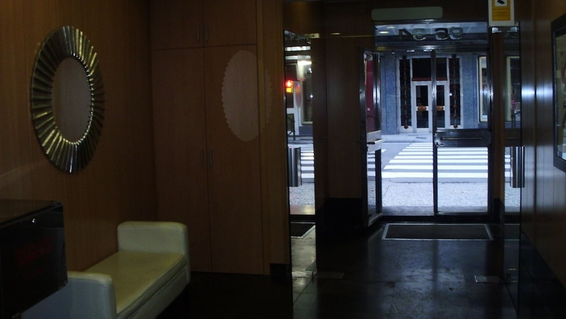 Imagen de los interiores del Hostal Catalu&ntilde;a. Foto 12