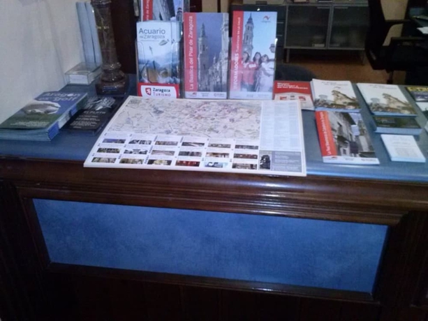Imagen de los interiores del Hostal Catalu&ntilde;a. Foto 17